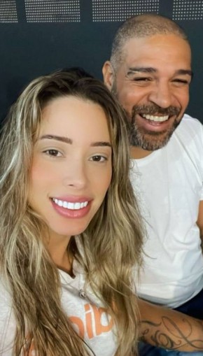 Micaela Mesquita e Adriano Imperador no culto.(Imagem:Reprodução/Instagram)