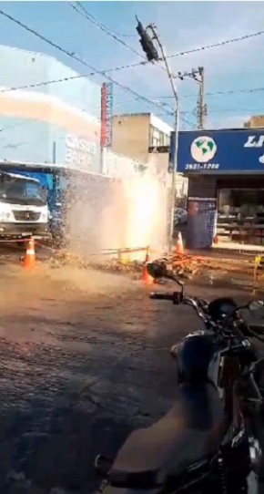 Águas do Piauí realiza manutenção emergencial em rede que abastece 80% de Floriano(Imagem:Reprodução)