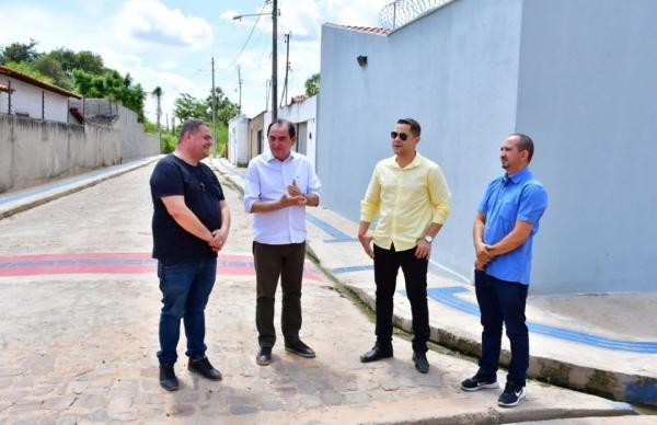 Obra de calçamento do projeto Avançar Cidades em Floriano segue em pleno andamento(Imagem:Reprodução/Instagram )