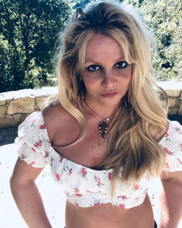 Aos 40 anos, a cantora contou ao público sobre a gravidez em 11/4. Esta era a primeira gravidez de Britney com Sam, de quem ficou noiva em setembro do ano passado.  Britney é mãe d(Imagem:Reprodução)