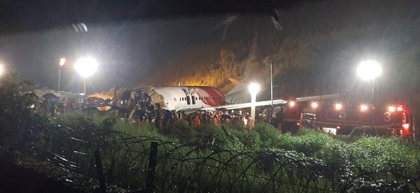 Aeronave da Air India Express ultrapassou a pista durante pouso no aeroporto de Calicute; Voo com 191 passageiros chegava de Dubai, nos Emirados Árabes.(Imagem:Divulgação)