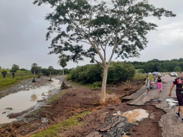 Parede do Açude Saquinho rompeu durante a madrugada no Piauí.(Imagem:Arquivo pessoal)