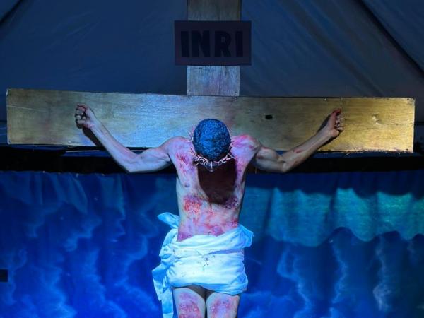 Alunos da rede estadual emocionam p&uacute;blico em encena&ccedil;&atilde;o da Via Sacra na zona Sudeste de Teresina(Imagem:Ascom Seduc)