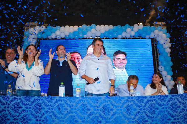  Solenidade com Ciro, Joel e Margarete, lan&ccedil;ando Dr Erivelto e Gil em Picos, re&uacute;ne multid&atilde;o(Imagem:Ascom)