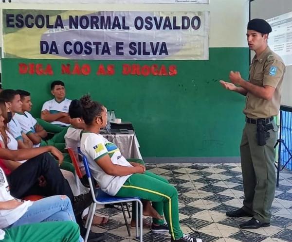 Polícia Militar de Floriano ministra palestra sobre drogas na Escola Normal Osvaldo da Costa e Silva.(Imagem:Reprodução/Instagram)