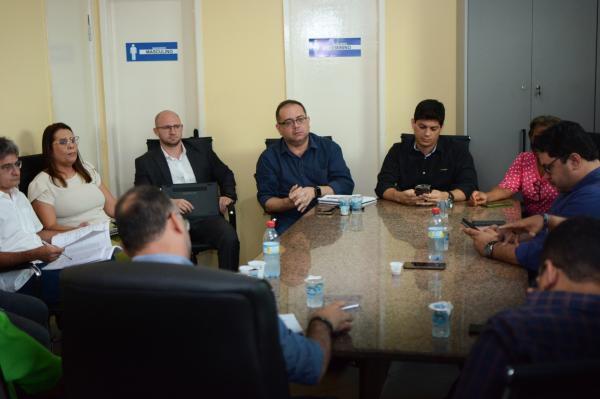 Reunião na Câmara Municipal de Floriano discute a LOA 2024(Imagem:CMF)