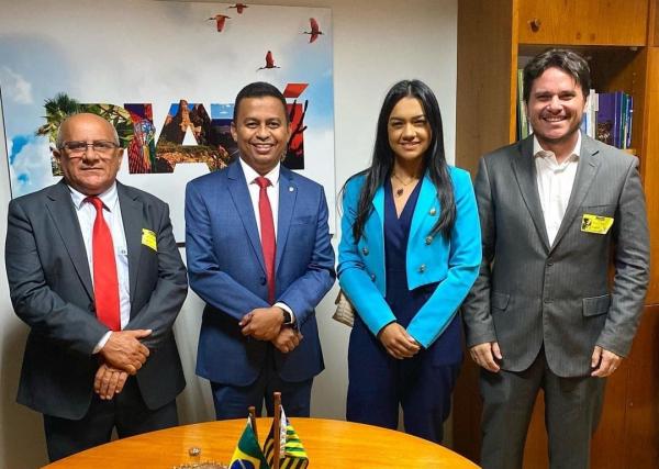 Deputado federal recebeu em seu gabinete os vereadores de Floriano, Antônio José e Carlos Eduardo.(Imagem:Reprodução/Instagram)