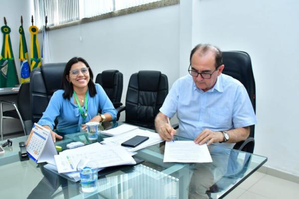 Prefeitura de Floriano e SICREDI assinam Acordo de Cooperação.(Imagem:Secom)