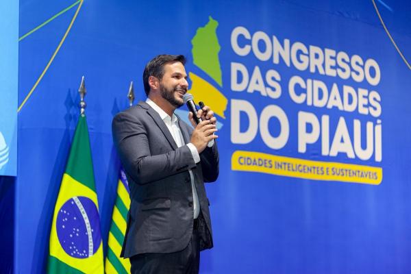 O secretário da Educação, Washington Bandeira, ministrou palestra sobre ?A revolução educacional no Piauí? e como a rede estadual se tornou referência nacional.(Imagem:Letícia Santos)