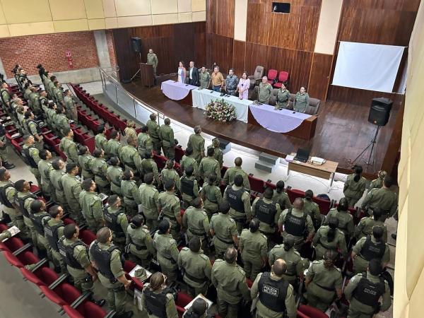 A capacitação visa qualificar policiais militares que atuam na linha de frente da Patrulha Maria da Penha da PMPI. A meta é descentralizar a patrulha para todo o estado.(Imagem:Divulgação)