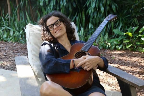 Zélia Duncan milita no álbum Pelespírito com os olhos no mundo e os ouvidos no universo folk(Imagem:Divulgação)