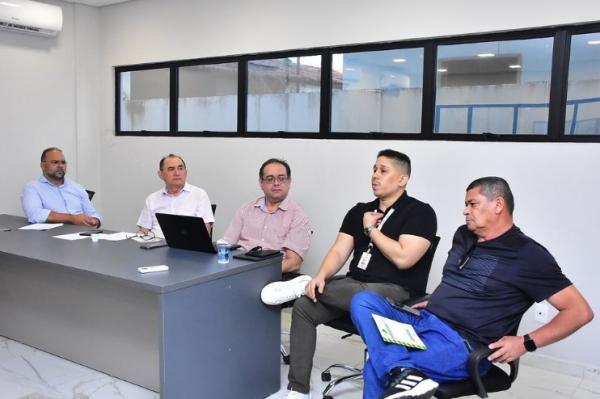 Prefeito Antônio Reis se reúne com secretariado para alinhar participação no