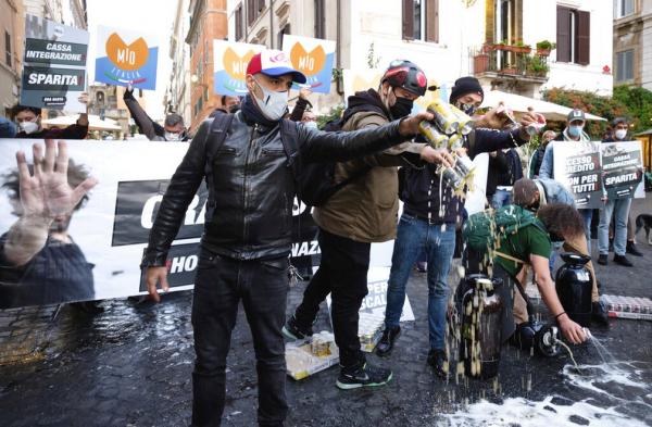 Artistas na Itália protestam contra fechamento de cinemas e teatros para conter pandemia de Covid-19(Imagem:Reprodução)