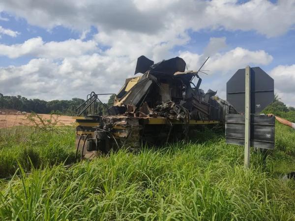  Trem envolvido no acidente.(Imagem:Ângela Bispo /TV Clube )