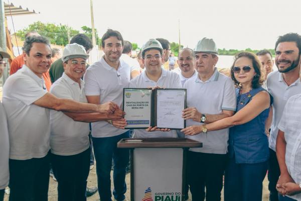 Rafael fiscaliza obras de revitaliza&ccedil;&atilde;o do Cais da Beira Rio, que vai impulsionar turismo e economia em Floriano(Imagem:Jo&atilde;o Allbert)