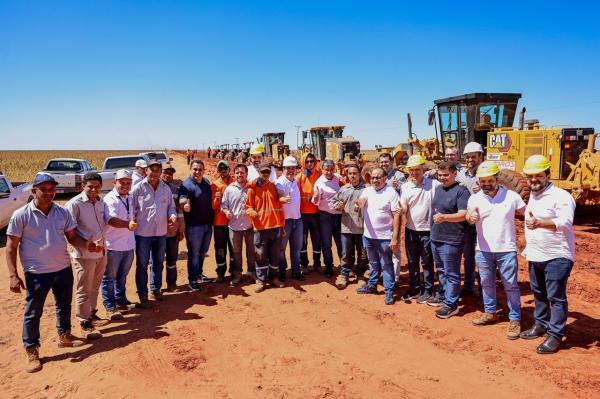 Governador visitou obras do trecho de 96 km da rodovia, que liga a Serra do Quilombo, em Bom Jesus, à BR-235, em Gilbués.(Imagem:Gabriel Paulino)