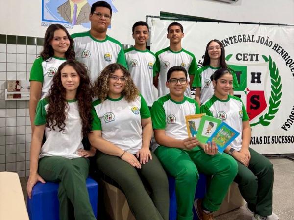 Autor de tr&ecirc;s livros, estudante de 15 anos da rede estadual vira inspira&ccedil;&atilde;o para colegas no Clube de Leitura em Teresina(Imagem:Ascom Seduc)
