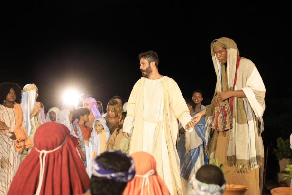 Segundo a organização, nas duas noites de apresentação, cerca de 12 mil pessoas passaram pelo Teatro Cidade Cenográfica(Imagem:Francisco Gondim/Grupo Escalet)