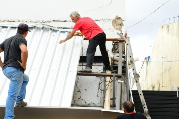 Prefeitura de Floriano adota medidas ap&oacute;s desabamento parcial de marquise no Mercado P&uacute;blico.(Imagem:Secom)