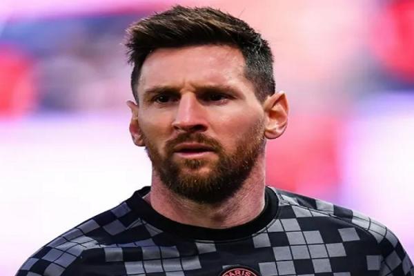 O clube francês já havia informado no dia anterior que casos da doença haviam sido detectados, mas os nomes não tinham sido revelados.  Além de Messi, os infectados pelo novo coron(Imagem:Reprodução)