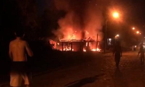 Mulher incendeia casa após discursão com homem em cidade do Piauí(Imagem:Reprodução)