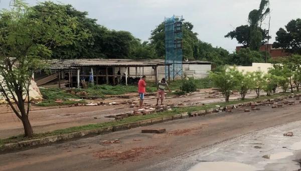  Muro de condomínio desaba no Vale Quem Tem, Zona Leste de Teresina.(Imagem: Arquivo Pessoal /Nonato )