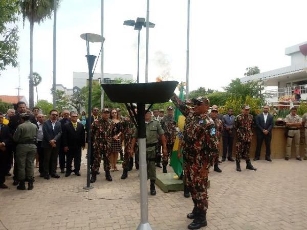 Polícia Militar realiza cerimônia em comemoração ao Dia da Bandeira em Floriano.(Imagem:FlorianoNews)