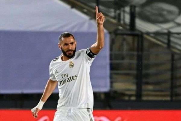 Juninho Pernambucano revela sonho de levar centroavante Benzema para o Lyon(Imagem:Divulgação)