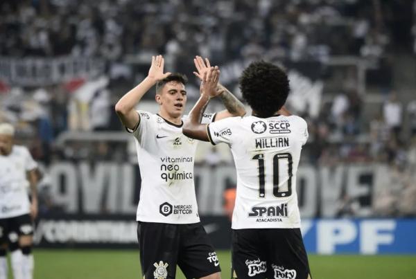 Mantuan e Willian em Corinthians x Santos.(Imagem:Marcos Ribolli)