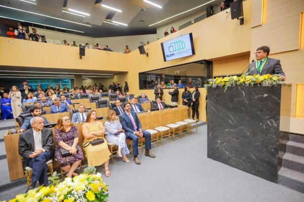 Solenidade de entrega da Medalha do Mérito Legislativo do Piauí ao governador Rafael Fonteles.(Imagem:Divulgação)