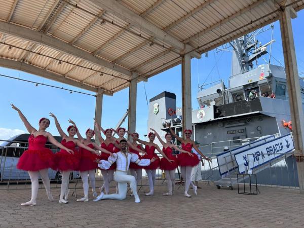 Alunos de ballet clássico(Imagem:Divulgação)