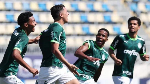 Palmeiras comemora gol contra o Corinthians na semifinal do sub-20.(Imagem:Fabio Menotti/Palmeiras)