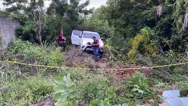 Corpos são encontrados em caminhonete no bairro São Benedito em Parnaíba, litoral do Piauí.(Imagem:Tiago Mendes/TV Clube)