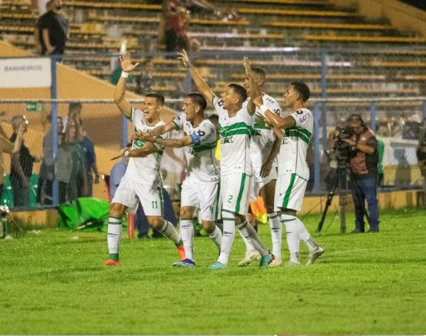 Arlan comemora gol do Altos contra o Sport.(Imagem:Aldo Carvalho/AGIF)