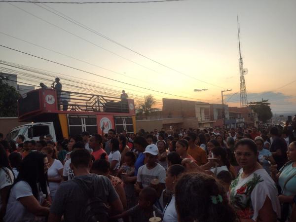 Procissão de encerramento dos festejos de Nossa Senhora da Guia reúne fiéis em Floriano.(Imagem:FlorianoNews)