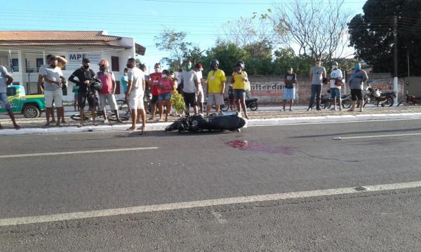 Acidente ocorreu na Avenida Senador Dirceu Arcoverde, em Floriano.(Imagem:FlorianoNews)