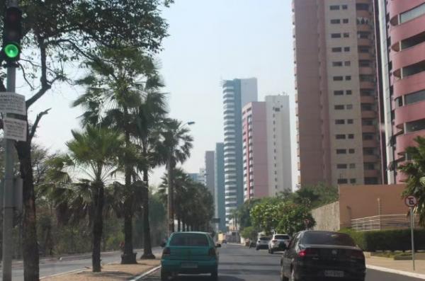 Arrast&atilde;o na Marechal: criminoso armado rouba rel&oacute;gios, alian&ccedil;as e colares de corredores(Imagem:Patr&iacute;cia Andrade/G1)