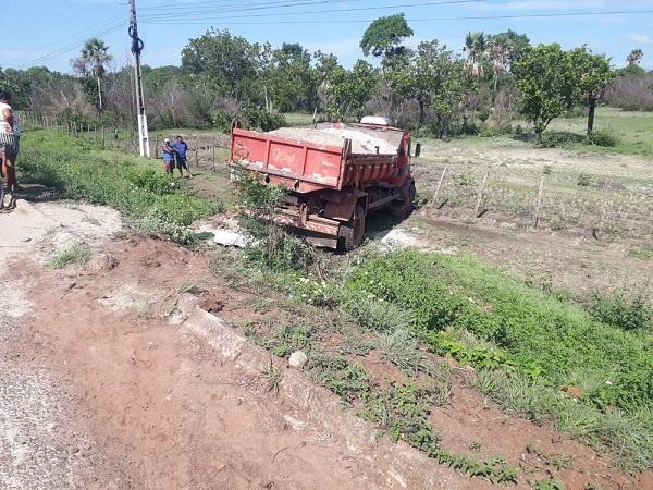 Homem morre após ser atropelado por caminhão em que trabalhava, no Piauí.(Imagem:Grupo de Apoio Voluntário)