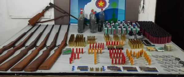 Armas e munições apreendidas pela PM(Imagem:Divulgação/PM)