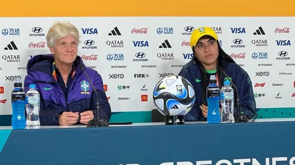 Pia e Marta em coletiva do Brasil antes do jogo contra a Jamaica.(Imagem:Cíntia Barlem)