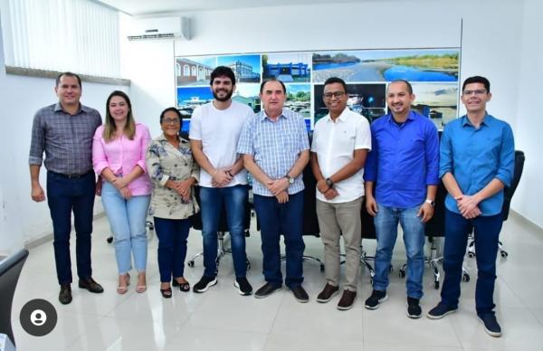 Deputado Dr. Francisco Costa busca parcerias para trazer curso de medicina para Floriano.(Imagem:Ricardo Alves )