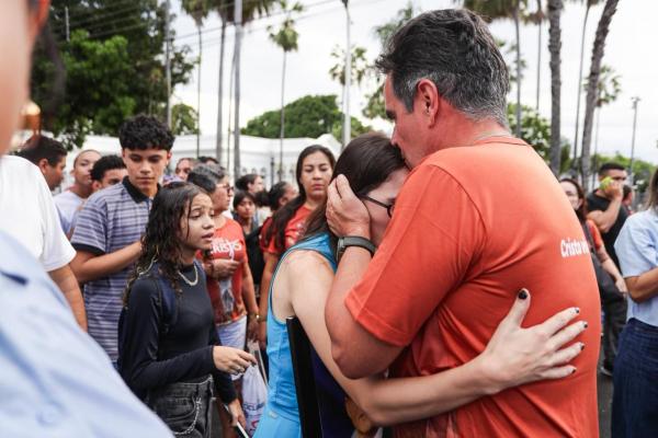  No Domingo de P&aacute;scoa, Joel e Ciro participam de prociss&atilde;o no meio da multid&atilde;o no Centro de Teresina(Imagem:Ascom)