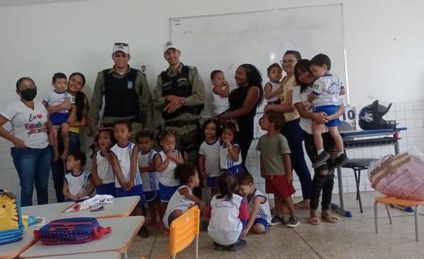 Polícia Militar realiza visita às escolas municipais de Floriano.(Imagem:Reprodução/Instagram)