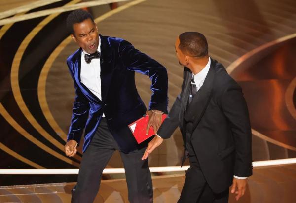 Will Smith bate em Chris Rock na cerimônia do Oscar 2022.(Imagem:Brian Snyder/Reuters)
