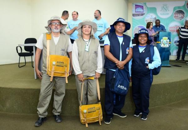Prefeitura de Floriano entrega novo fardamento aos Agentes de Saúde e de Combate às Endemias.(Imagem:Secom)