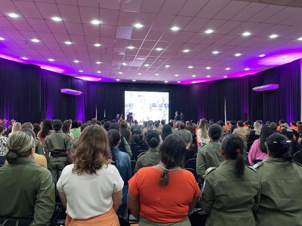  Mulheres da Segurança Pública se reúnem durante o 2° Congresso das Mulheres Policiais em Teresina.(Imagem:Divulgação)