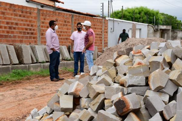 Prefeito Joel visita obras de calçamento no bairro Campo Velho(Imagem:SECOM)