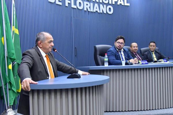 Os vereadores formalizaram, através de indicação em nome de todos, as reivindicações dos projetos Protetores dos Animais e Ecocats na Tribuna Livre.(Imagem:CMF)
