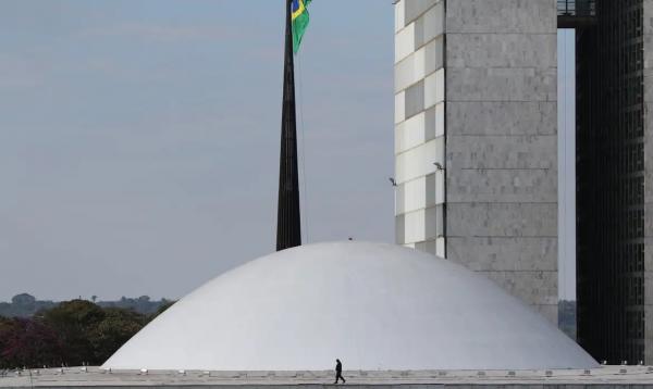 Por ter sido alterada, proposta terá nova apreciação na Câmara.(Imagem:Fabio Rodrigues Pozzebom/Agência Brasil/Arquivo)