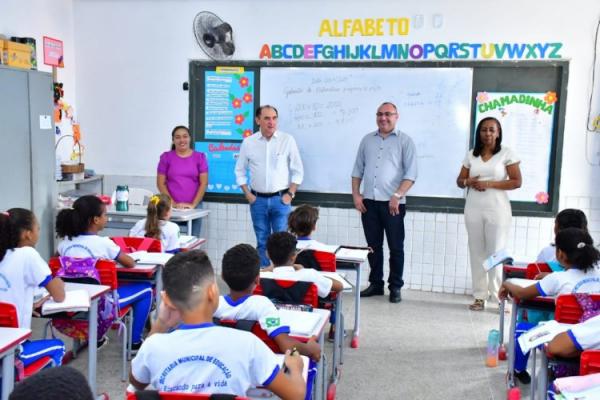 Parceria entre Prefeitura e SICREDI vai capacitar professores e alunos em educação financeira.(Imagem:Secom)